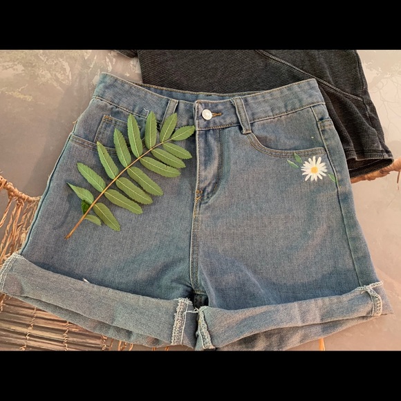 Painted jean shorts - Picture 3 of 7